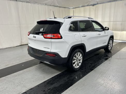 Used 2017 Jeep Cherokee Limited AWD/4WD image 2