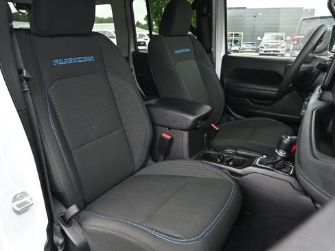 Used 2025 Jeep Wrangler Unlimited Rubicon 4xe w/ Safety Group AWD/4WD image 33