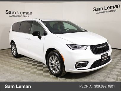 New 2025 Chrysler Pacifica Select