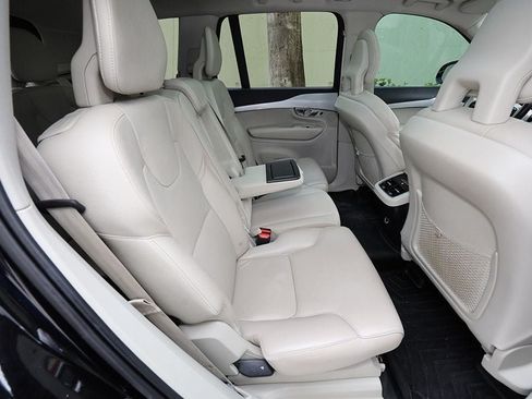 Used 2018 Volvo XC90 T6 Momentum w/ Convenience Package AWD/4WD image 31