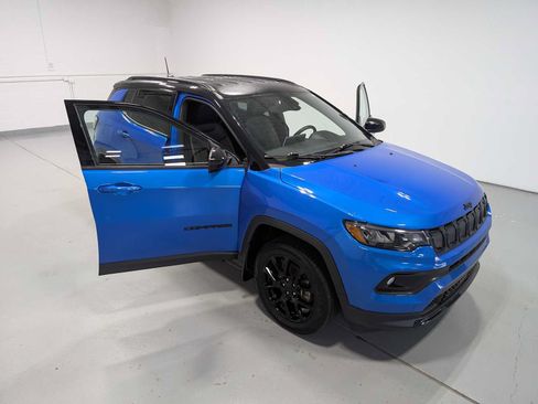 Used 2022 Jeep Compass Latitude w/ Convenience Group AWD/4WD image 16