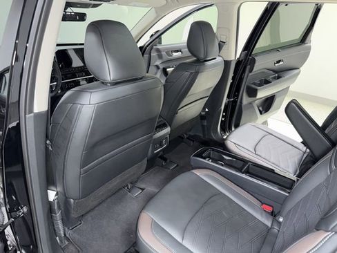 Used 2025 Nissan Pathfinder Platinum image 27
