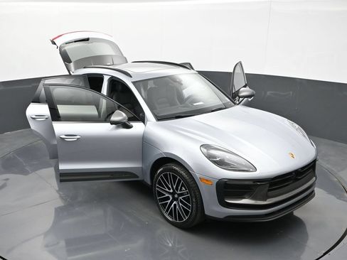 Certified 2025 Porsche Macan Turbo AWD/4WD image 34
