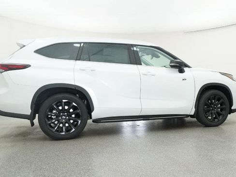 New 2026 Toyota Highlander AWD image 26