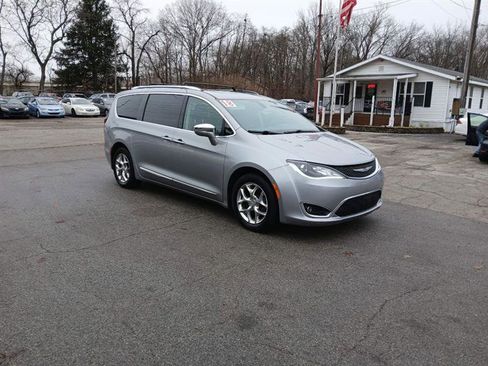 Used 2018 Chrysler Pacifica Limited FWD image 7