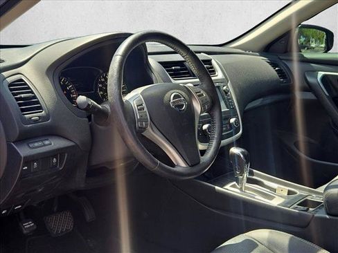 Used 2016 Nissan Altima 2.5 SL w/ 2.5 Technology w/LED Package FWD image 9