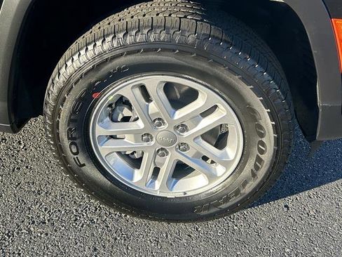 New 2025 Jeep Grand Cherokee Laredo image 25