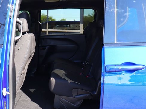 Used 2020 Chrysler Pacifica Touring w/ S Appearance Package FWD image 34