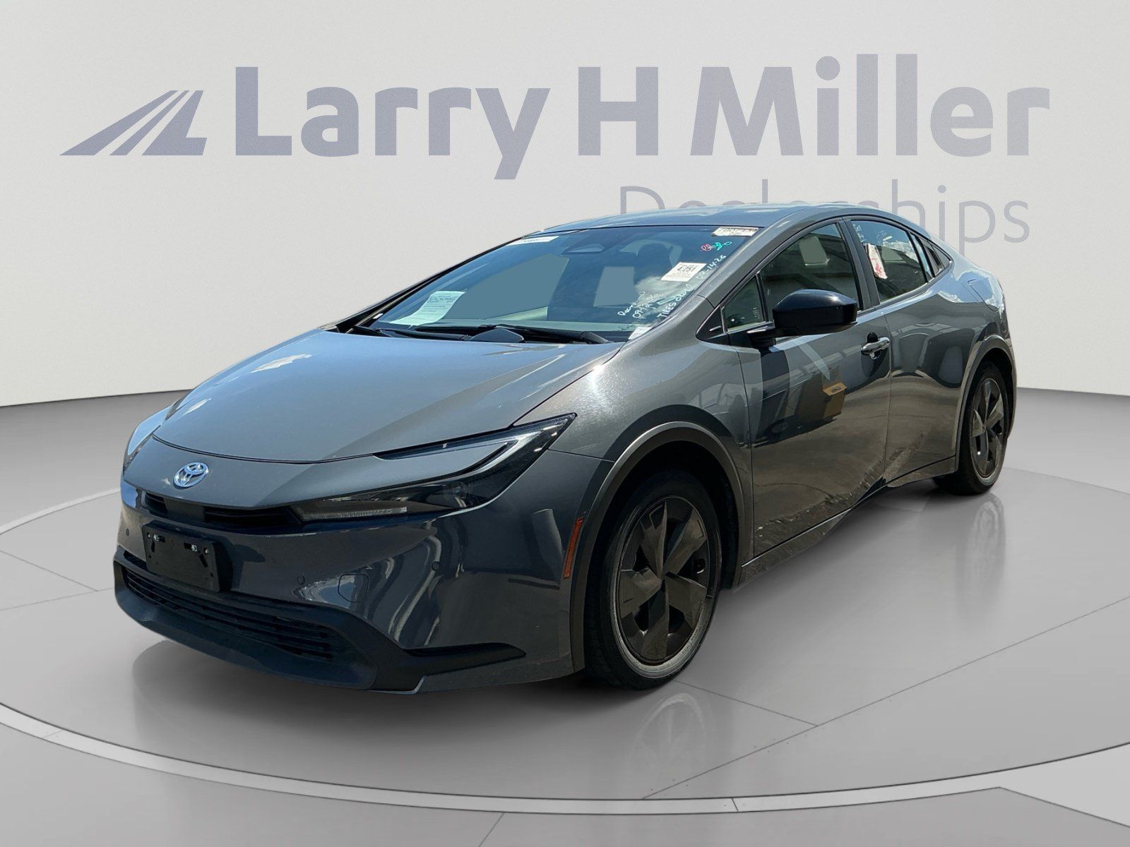 Certified 2025 Toyota Prius LE FWD image 1
