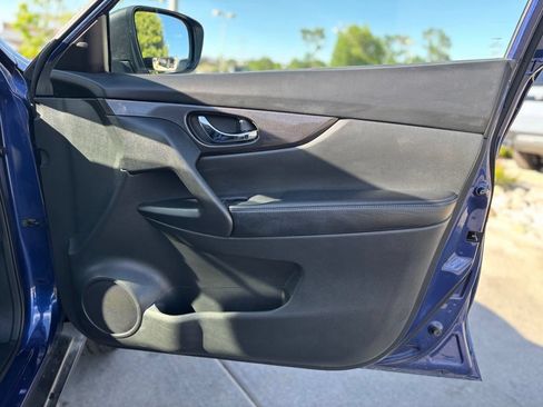 Used 2019 Nissan Rogue SV AWD/4WD image 29
