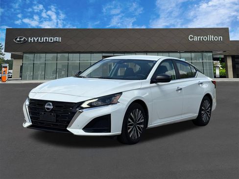 Used 2025 Nissan Altima 2.5 SV FWD image 1