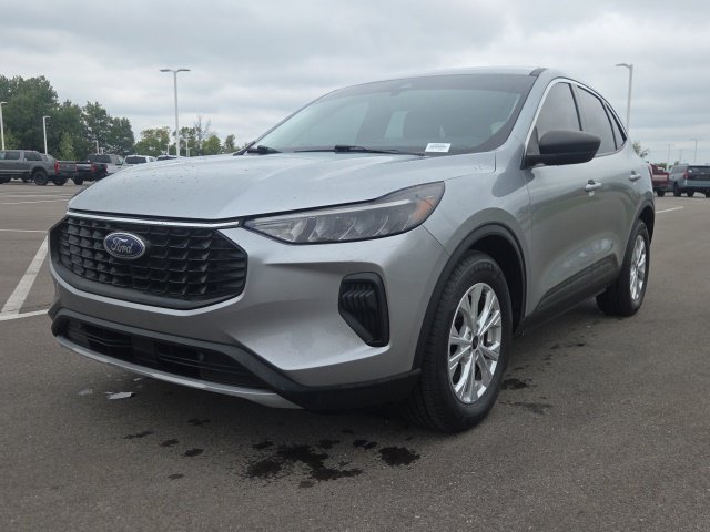 Used 2023 Ford Escape Active w/ Cold Weather Package FWD image 2