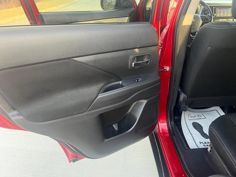 Used 2017 Mitsubishi Outlander SE image 12