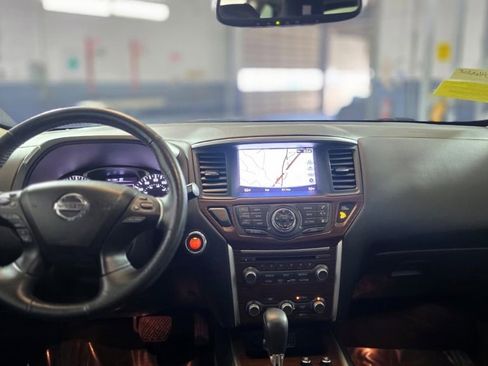 Used 2019 Nissan Pathfinder Platinum image 13