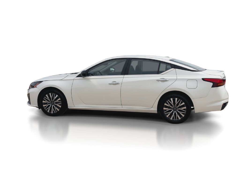 Used 2025 Nissan Altima 2.5 SV FWD image 6