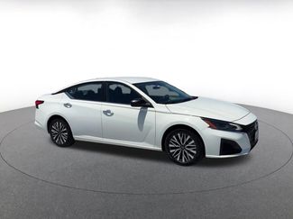 Used 2025 Nissan Altima 2.5 SV FWD video 2
