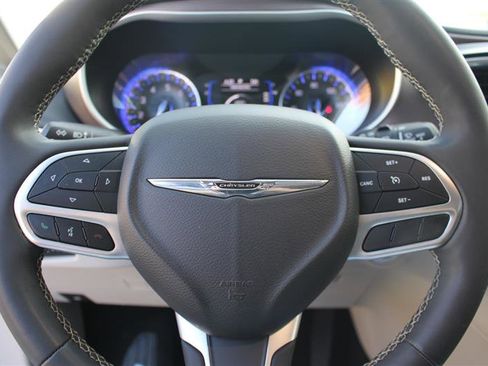 Used 2023 Chrysler Voyager LX image 17