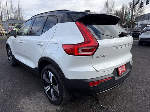 Used 2023 Volvo XC40 Recharge Plus image 5