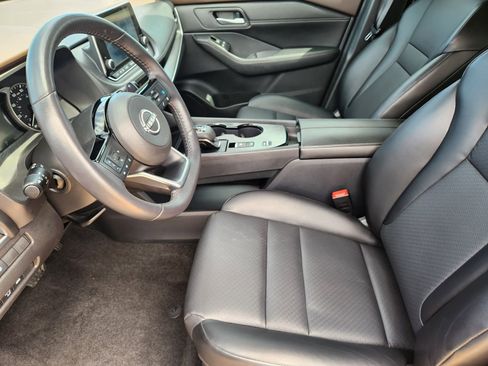 Used 2023 Nissan Rogue SV AWD/4WD image 16