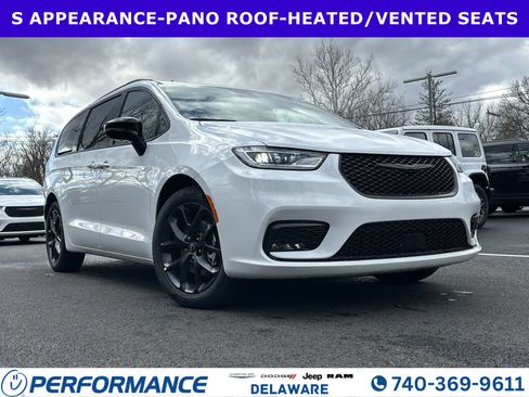 New 2026 Chrysler Pacifica Limited FWD image 1