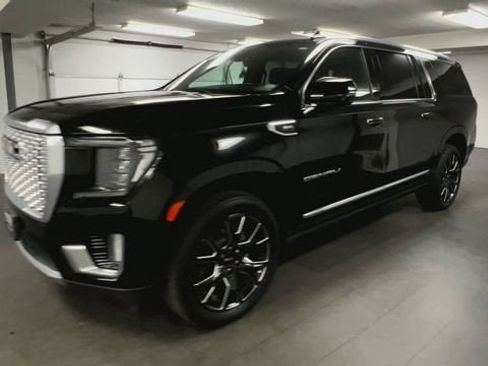 Used 2023 GMC Yukon XL Denali w/ Denali Reserve Package image 4