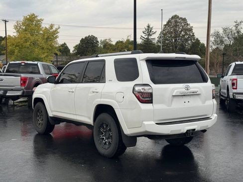 Used 2019 Toyota 4Runner SR5 AWD/4WD image 5