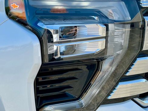 Used 2024 Chevrolet Silverado 2500 High Country w/ Technology Package AWD/4WD image 10