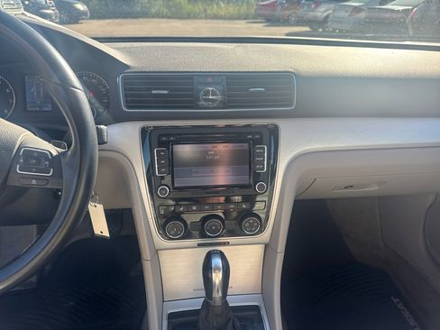 Used 2013 Volkswagen Passat 3.6 SE image 10