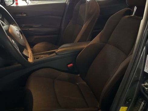 Used 2019 Toyota C-HR LE image 5