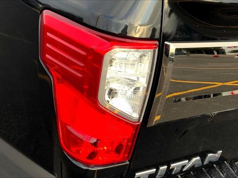 Used 2019 Nissan Titan Platinum Reserve AWD/4WD image 29