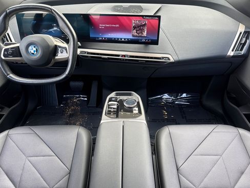 Used 2024 BMW iX xDrive50 w/ Sport Package AWD/4WD image 15