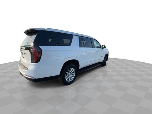 Certified 2025 Chevrolet Suburban LT AWD/4WD image 8