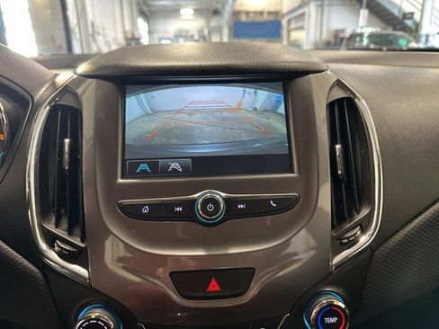 Used 2016 Chevrolet Cruze LT image 18