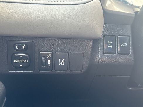 Used 2017 Toyota RAV4 XLE w/ Premium Special Value Package AWD/4WD image 34