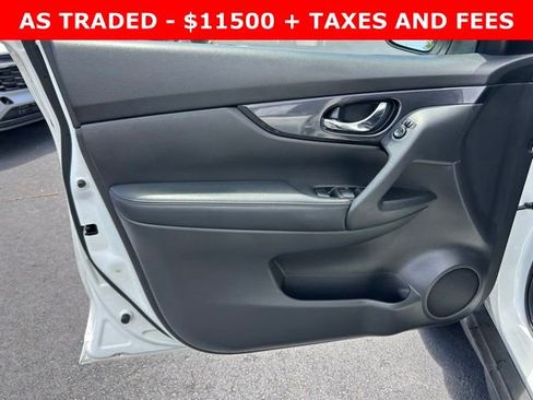 Used 2020 Nissan Rogue SV FWD image 12