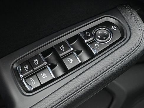 Certified 2026 Porsche Macan image 19