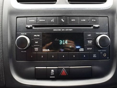 Used 2013 Dodge Avenger SXT image 26