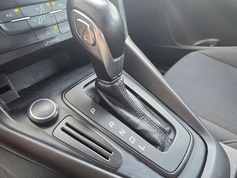 Used 2016 Ford Focus SE FWD image 19
