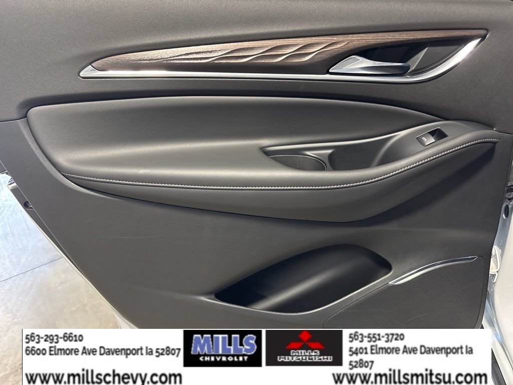 Used 2024 Buick Enclave Avenir w/ Avenir Technology Package AWD/4WD image 12