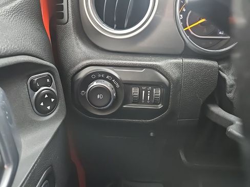 Used 2020 Jeep Wrangler Unlimited Sahara w/ Uconnect 4C Nav & Sound Group image 50