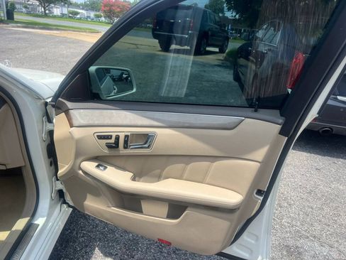 Used 2010 Mercedes-Benz E 350 4MATIC Sedan image 14