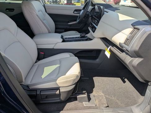 New 2026 Nissan Pathfinder SL image 17