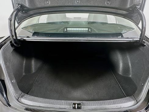 Used 2025 Toyota Corolla LE image 28