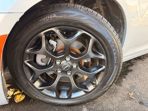 Used 2020 Chrysler 300 S image 39