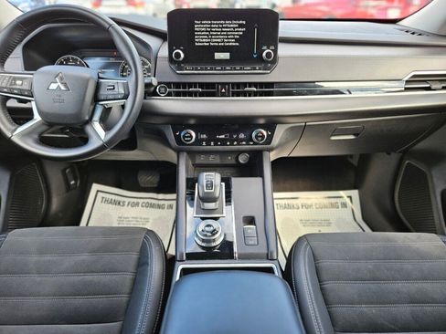 Used 2023 Mitsubishi Outlander SE image 14