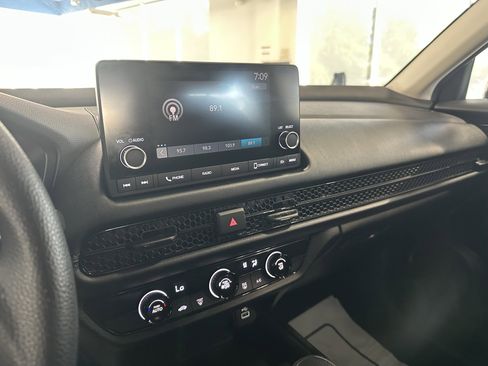 Used 2023 Honda HR-V LX image 10