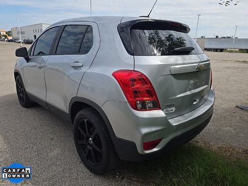 Used 2020 Chevrolet Trax LS w/ Tint and Cruise Package FWD image 4