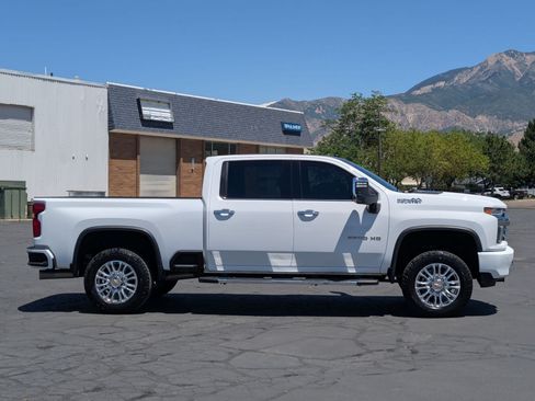 Used 2022 Chevrolet Silverado 2500 High Country AWD/4WD image 2
