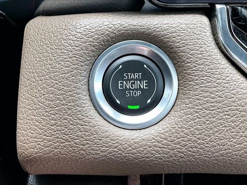 Used 2025 GMC Canyon Denali AWD/4WD image 15