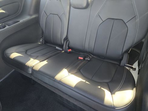 New 2026 Chrysler Pacifica Select image 24